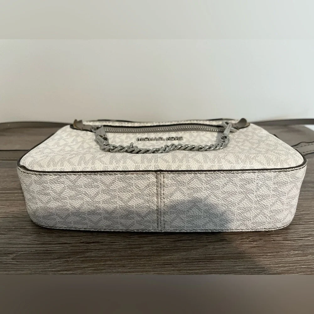 Michael Kors Gray Silver Crossbody Bag with Chain Detail - Picture 2 of 8